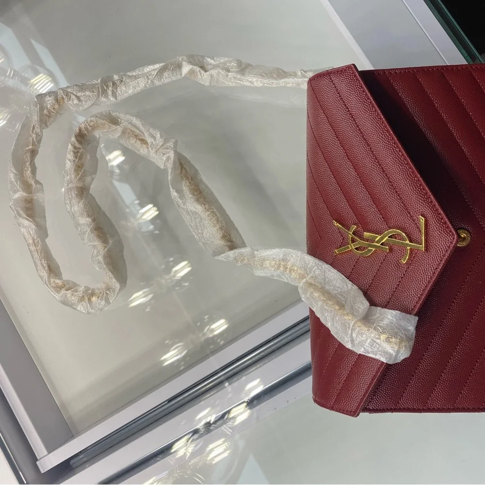 CLASSIC CASSANDRE CHAIN WALLET IN GRAIN DE POUDRE LEATHER - Picture 4 of 4